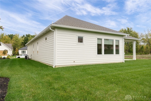 view of side of property featuring a yard