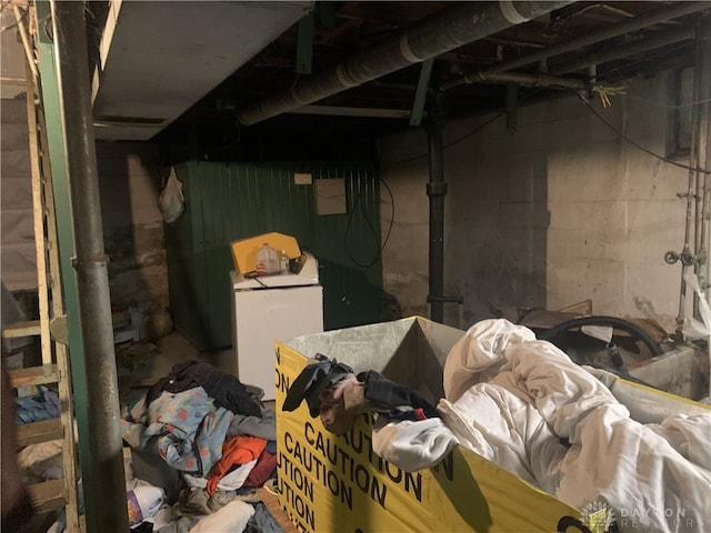 basement with washer / clothes dryer