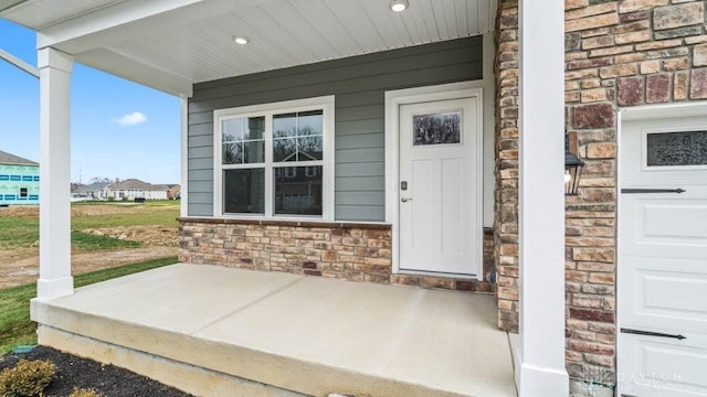 property entrance featuring a porch