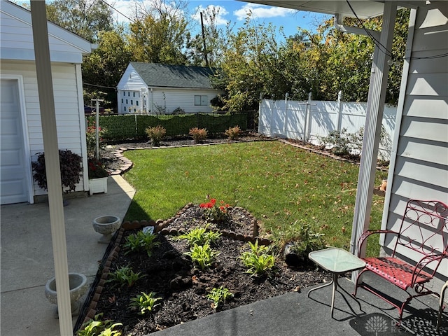 view of yard with a patio