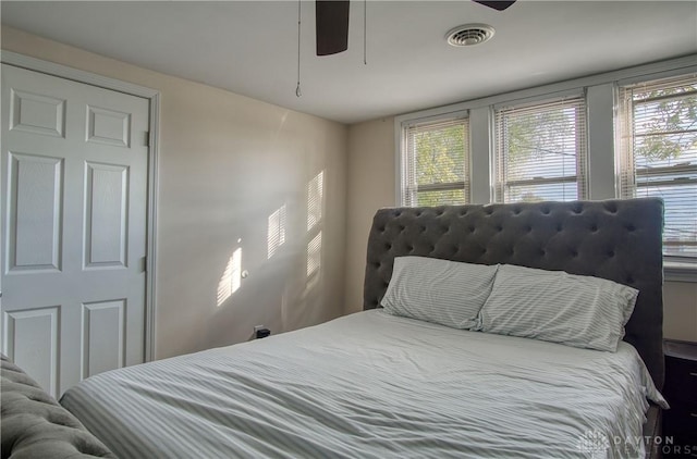 bedroom with ceiling fan