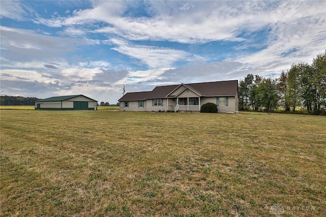 ranch-style home featuring a front lawn