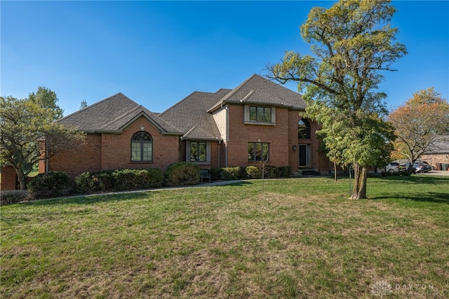 front of property with a front lawn