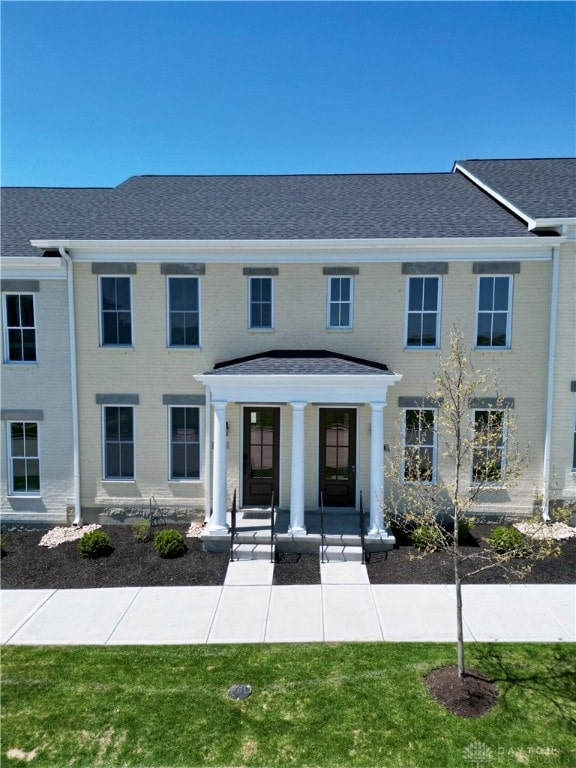 view of front facade with a porch and a front yard