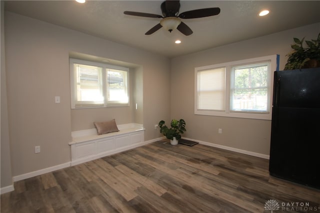 unfurnished room with dark hardwood / wood-style floors and ceiling fan