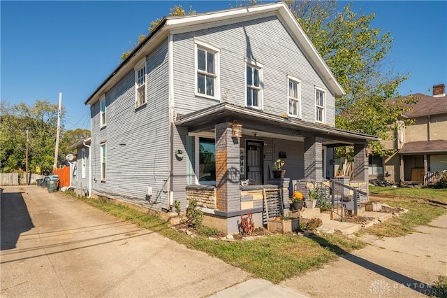 view of front facade with covered porch and concrete driveway