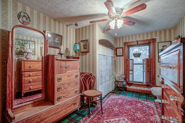 sitting room featuring a textured ceiling and ceiling fan