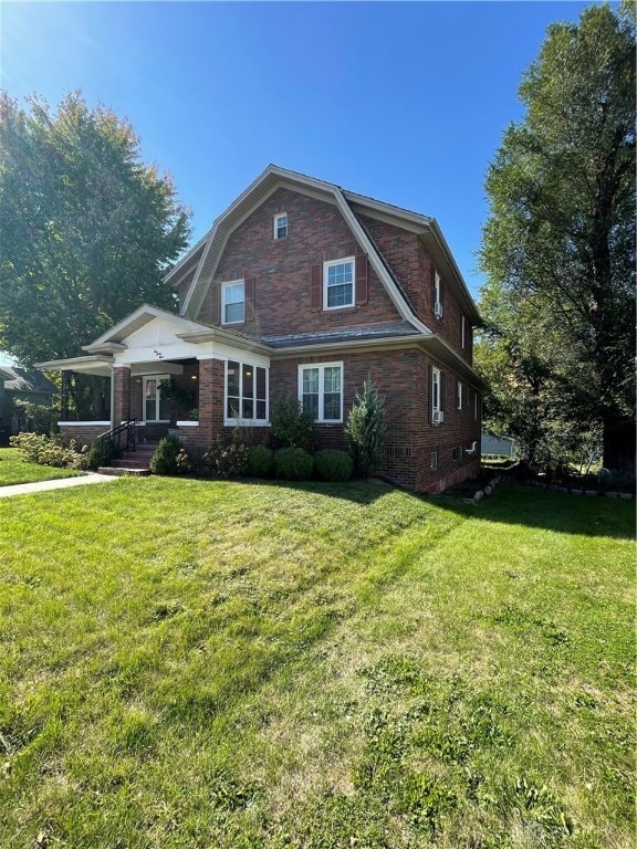 view of front of house with a front yard