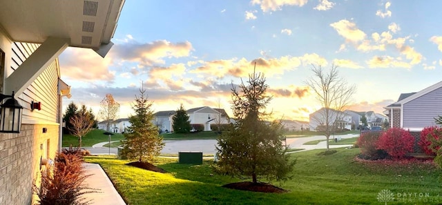 view of yard at dusk