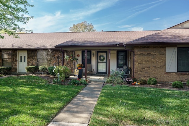 view of front facade featuring a front lawn and covered porch