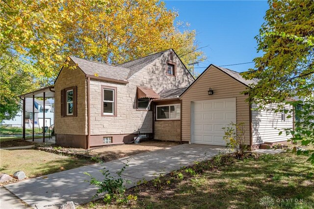 view of front facade with a front lawn and a garage