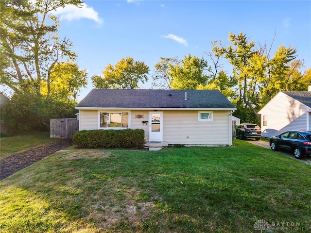 single story home with a front lawn