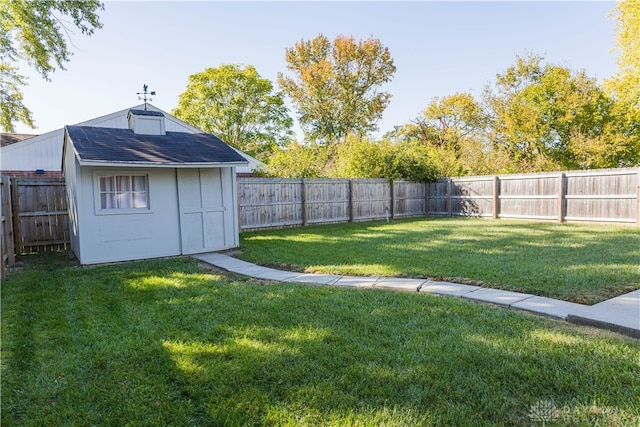 view of yard with a storage unit