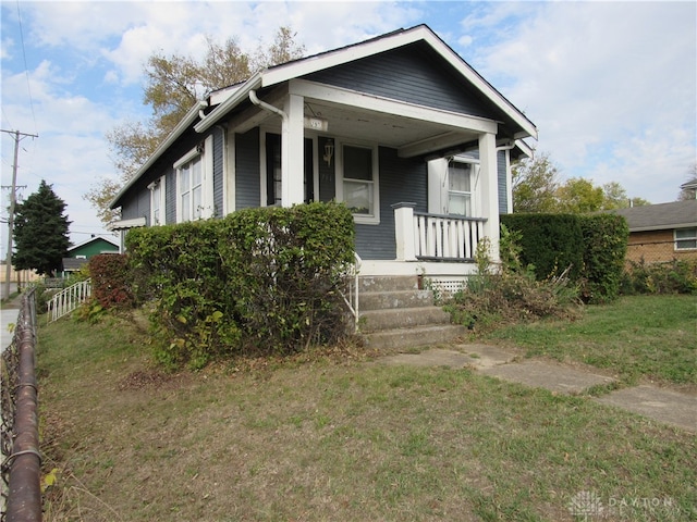 view of front facade with a front lawn