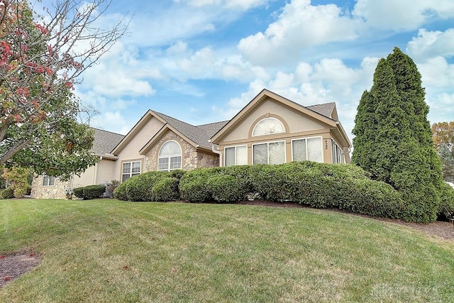 view of front facade with a front lawn