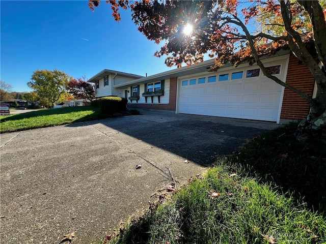 view of front of property featuring a garage