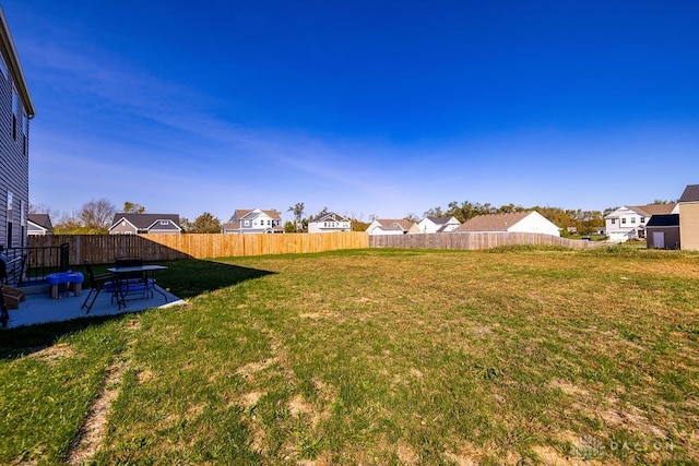 view of yard featuring a patio area