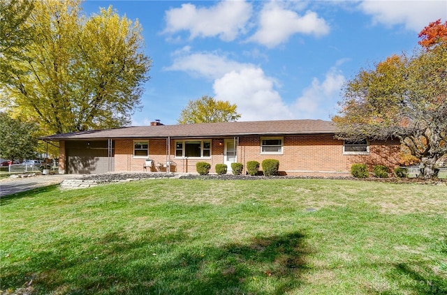 ranch-style home featuring a front lawn