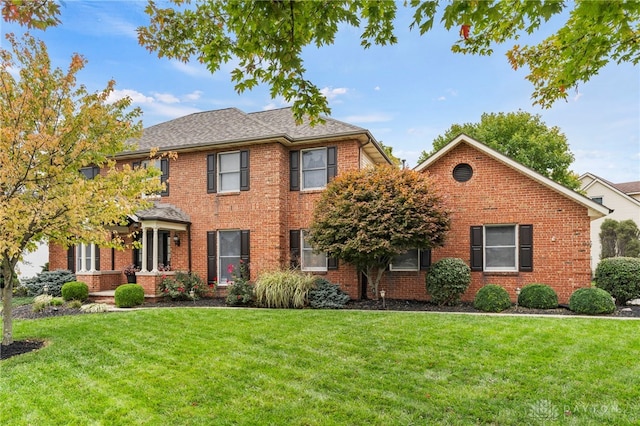 colonial home featuring a front yard