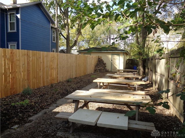 view of yard with a shed