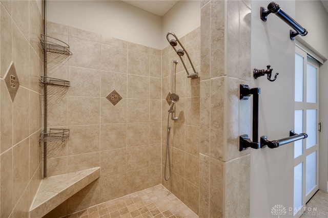 bathroom featuring a tile shower