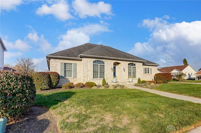 view of front of property with a front yard