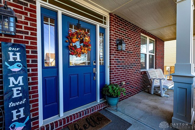 property entrance featuring a porch