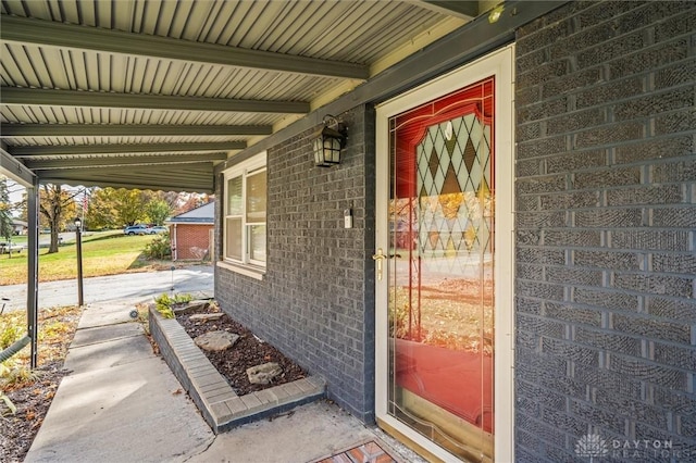 property entrance featuring a porch