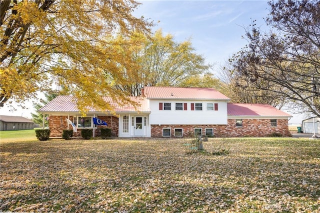 view of front of property with a front yard