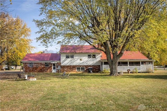 back of house featuring a yard