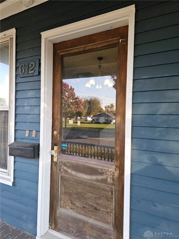 property entrance with covered porch