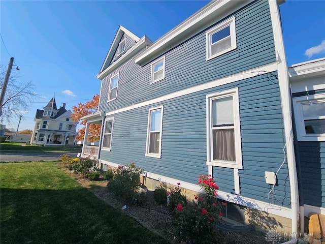 view of side of home featuring a lawn