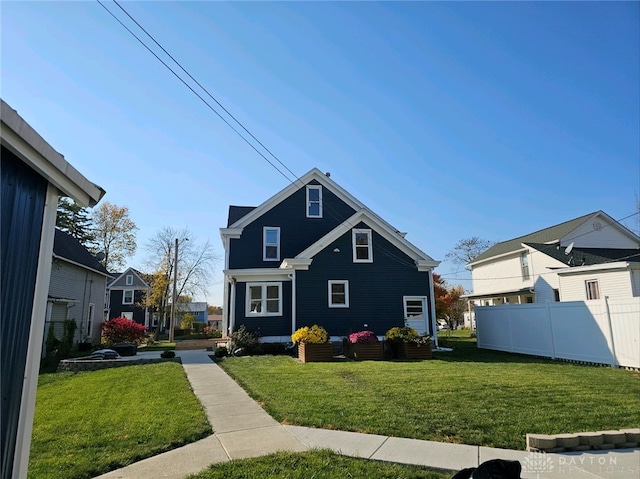 view of front of house featuring a front yard