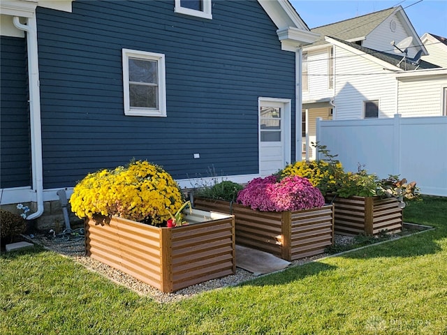 exterior space featuring a lawn