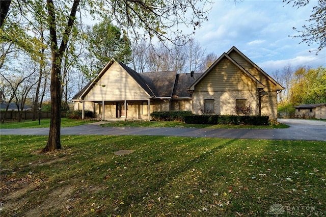 view of front facade with a front lawn and a carport