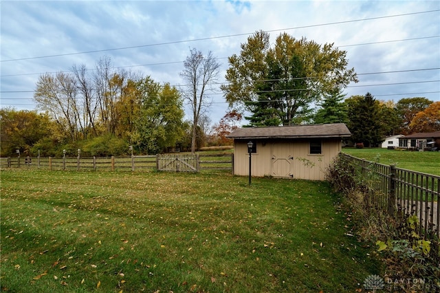 view of yard with a storage unit