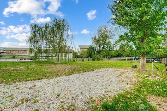 view of yard featuring a rural view