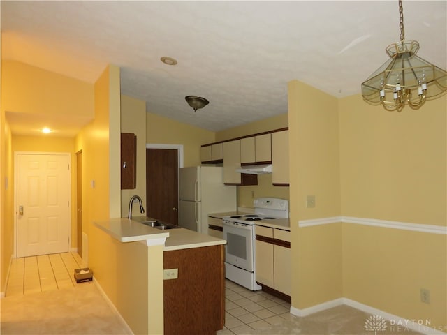 kitchen with sink, hanging light fixtures, kitchen peninsula, vaulted ceiling, and white appliances