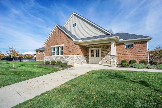 view of front of property with a front lawn