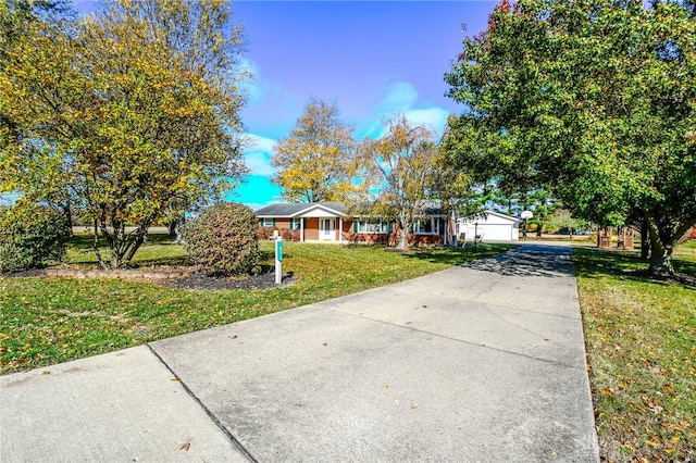 view of front of house featuring a front yard and a garage