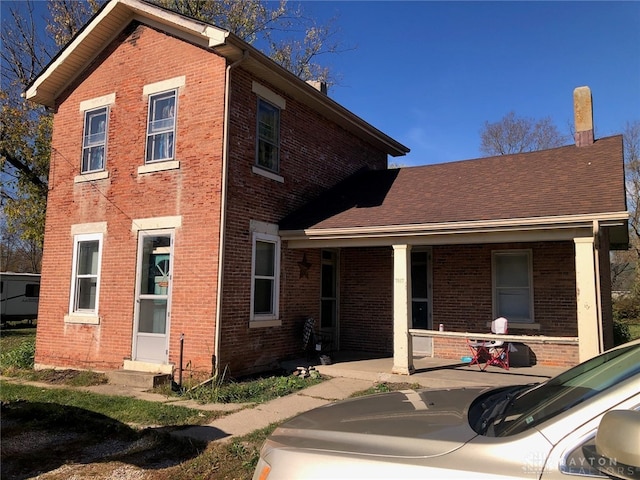 view of front of property featuring a porch