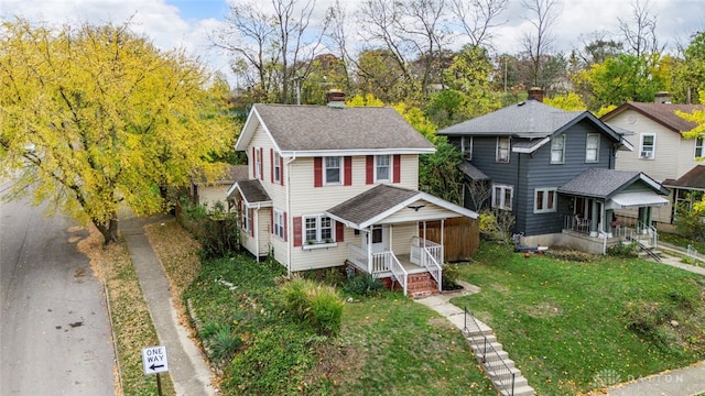 view of front of property featuring a porch and a front yard