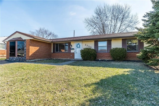 single story home with a front yard