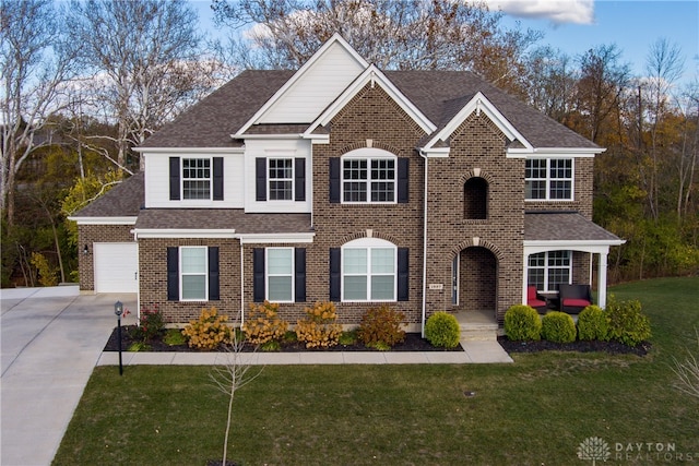 view of front of property with a front yard