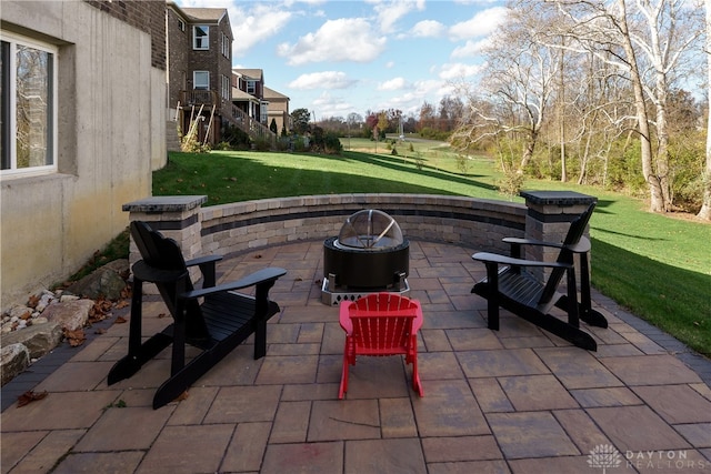 view of patio featuring a fire pit