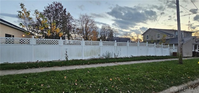 view of yard at dusk