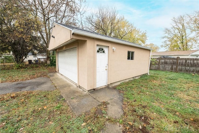 view of outdoor structure with a garage and a yard