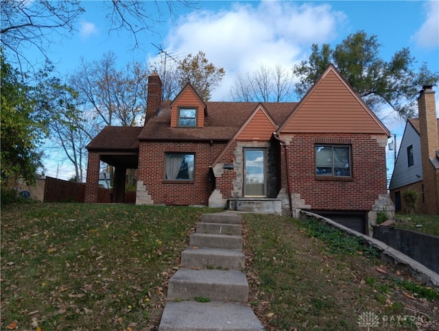 view of front of house with a front lawn