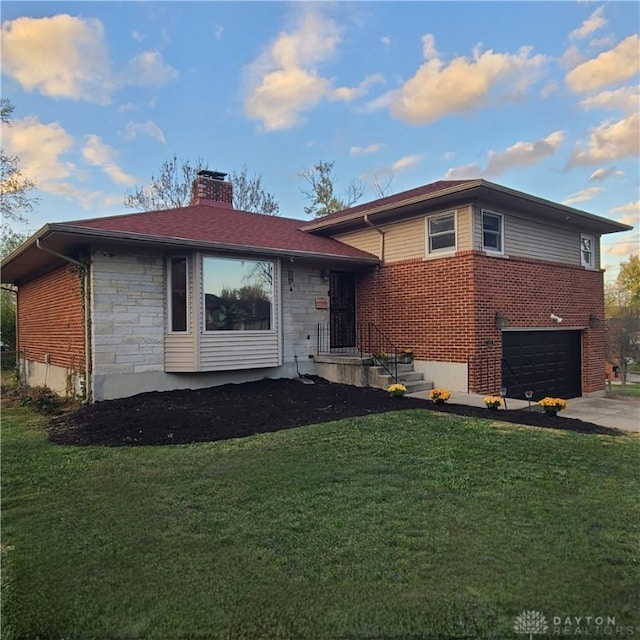 view of front of home with a front lawn and a garage