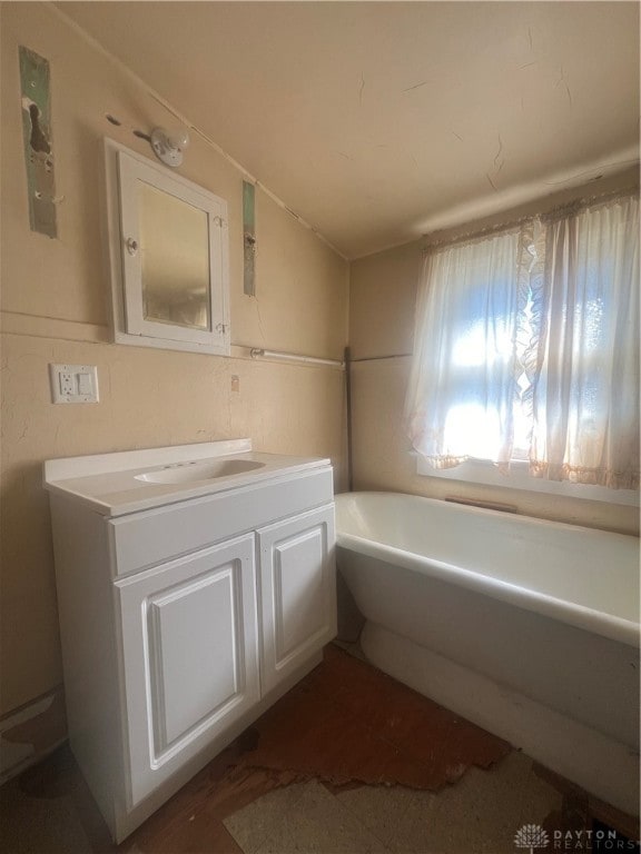 bathroom featuring a bathtub and vanity